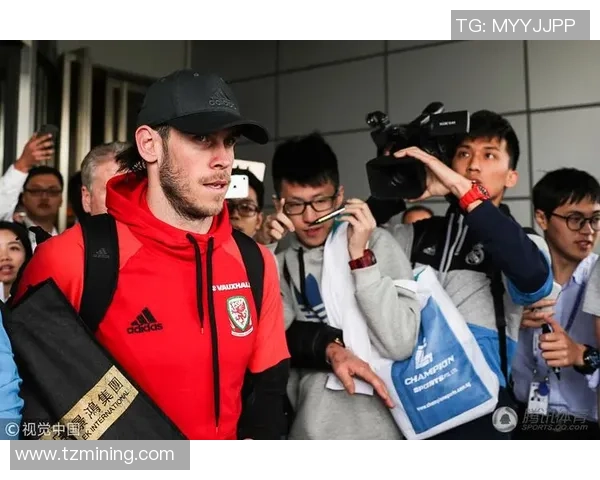 足球明星贝尔展现阳光微笑瞬间引发球迷热烈追捧与喜爱 足球明星贝尔展现阳光微笑瞬间引发球迷热烈追捧与喜爱